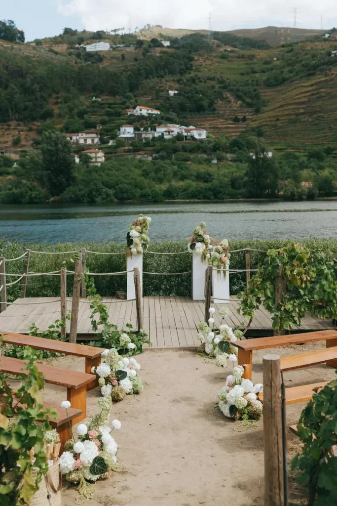 Destination wedding at Quinta de São Bernardo, in the Douro Valley, Portugal with floral design by Mande uma Flor.