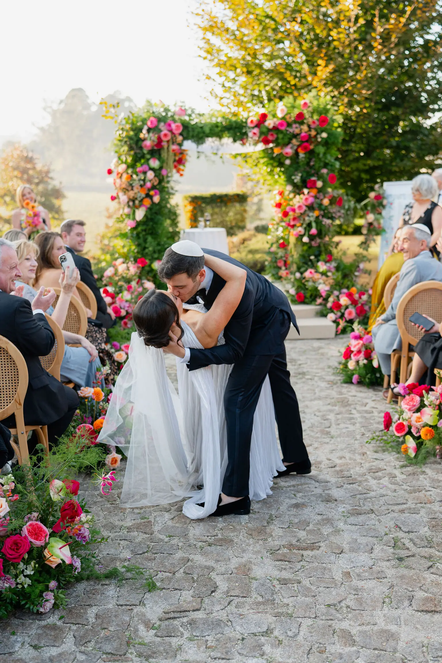 outdoor-first-dance-wedding-monverde-hotel-portugal