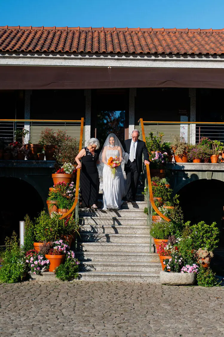wedding-entrance-floral-decoration-monverde-hotel-portugal