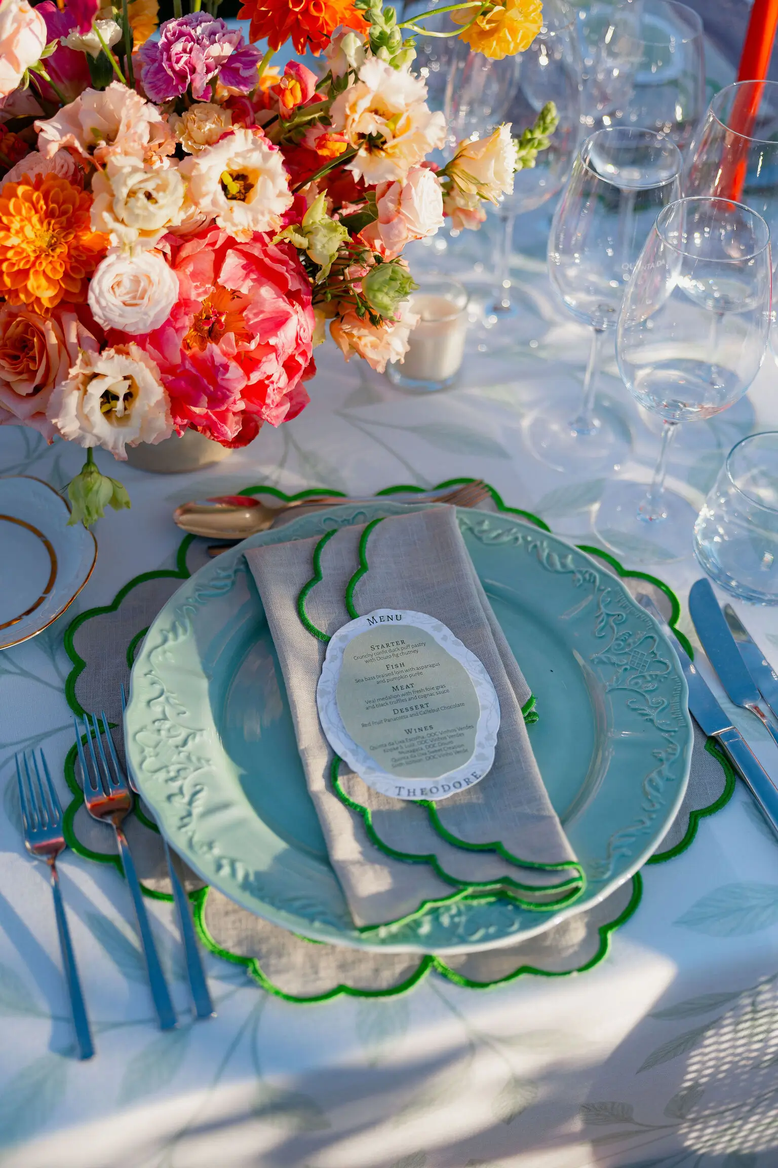 wedding-table-setting-bespoke-centerpiece-monverde